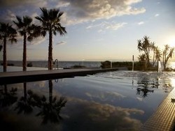 Imagen de la piscina del Hotel Tesoro Blu Hotel and Spa. Foto 15