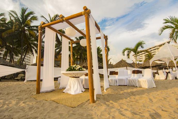 Imagen de los exteriores del Hotel Tesoro Ixtapa Beach Resort. Foto 7
