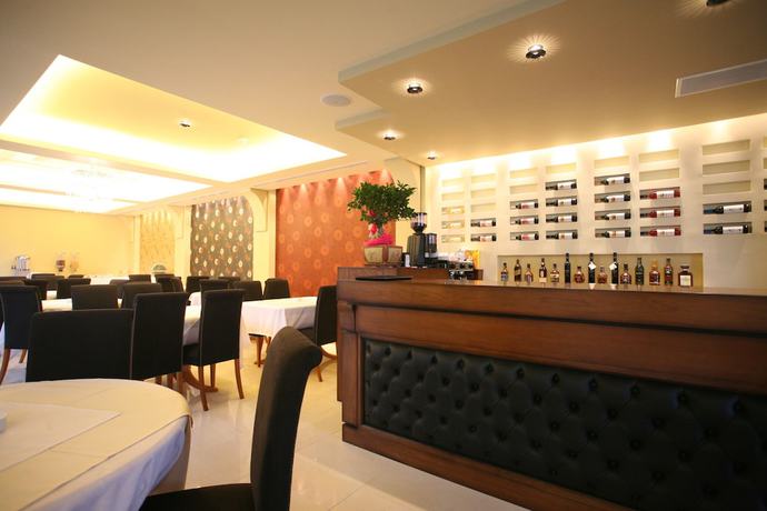 Imagen del bar/restaurante del Hotel Tesoro, L&eacute;ucade. Foto 2
