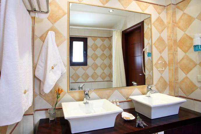 Imagen de la habitación del Hotel Tesoro, L&eacute;ucade. Foto 20