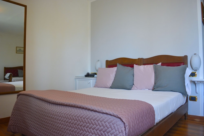 Imagen de la habitación del Hotel Tesoro Pompeiano. Foto 7