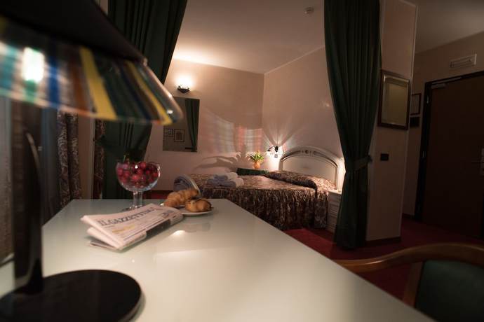 Imagen de la habitación del Hotel Tessarin. Foto 14