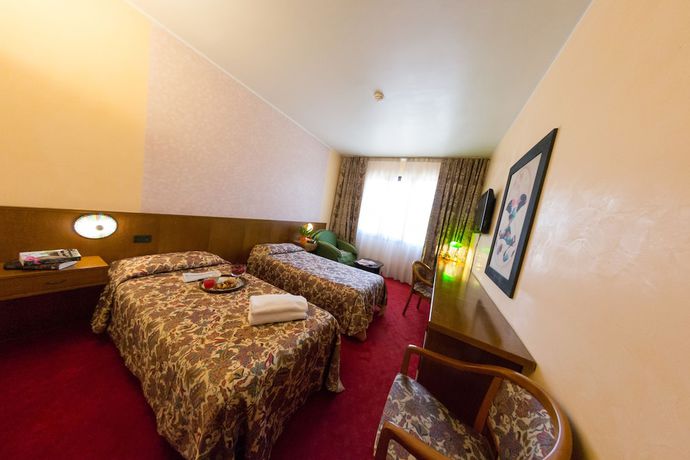 Imagen de la habitación del Hotel Tessarin. Foto 16