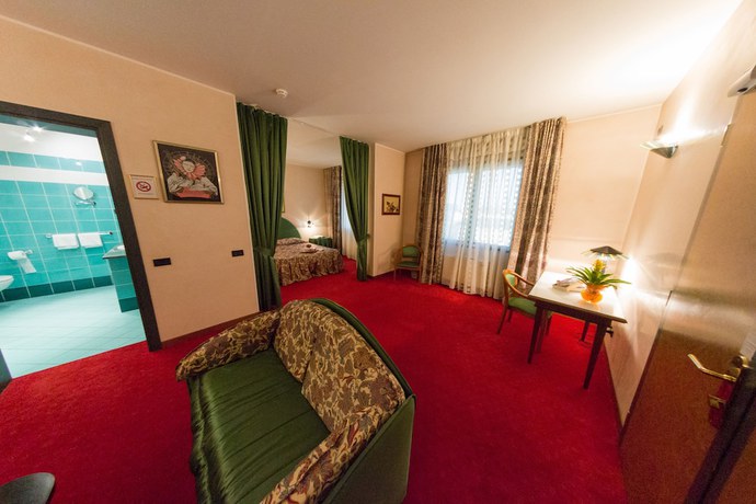 Imagen de la habitación del Hotel Tessarin. Foto 17