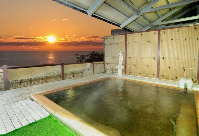 Imagen de la piscina del Hotel Tetora Resort Tsuruoka. Foto 19