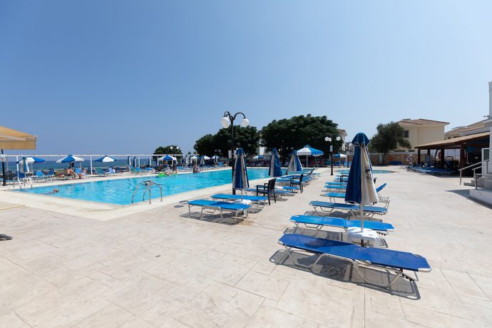 Imagen de la piscina del Hotel Tetyk. Foto 18