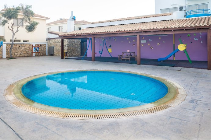 Imagen de la piscina del Hotel Tetyk. Foto 19