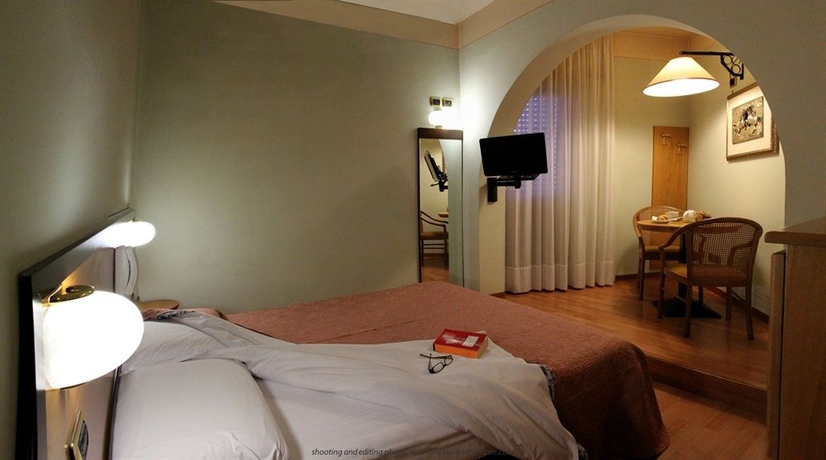 Imagen de la habitación del Hotel Tevere. Foto 11