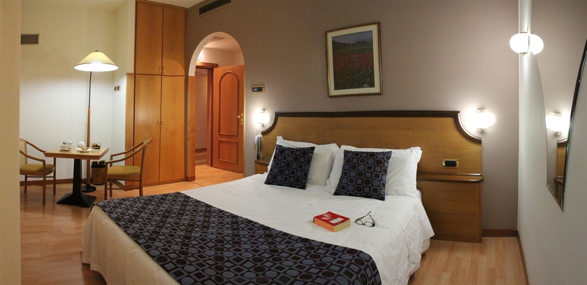 Imagen de la habitación del Hotel Tevere. Foto 13