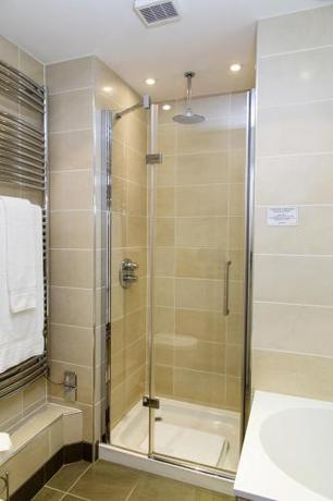 Imagen de la habitación del Hotel Tewin Bury Farm. Foto 8