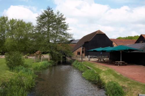 Imagen general del Hotel Tewin Bury Farm. Foto 5
