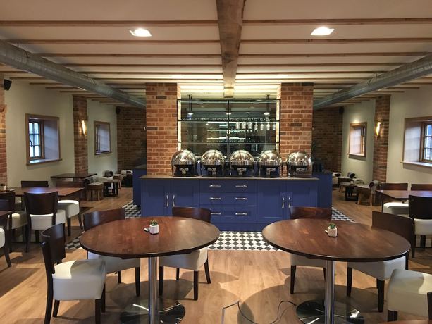 Imagen de los interiores del Hotel Tewinbury. Foto 19