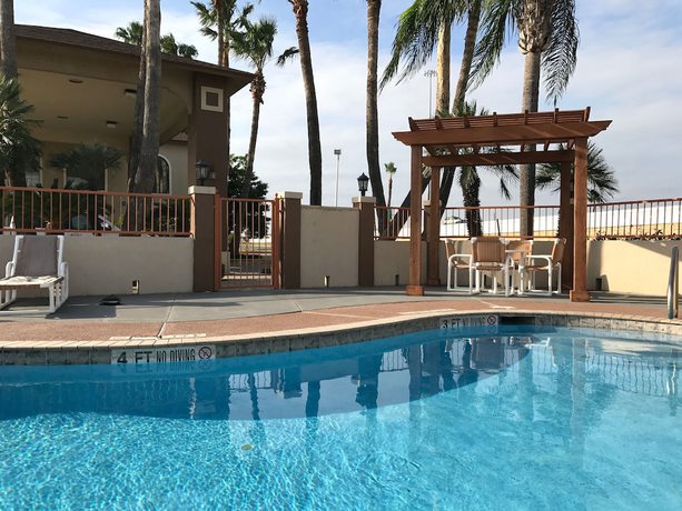 Imagen de la piscina del Hotel Texas Inn And Suites. Foto 18