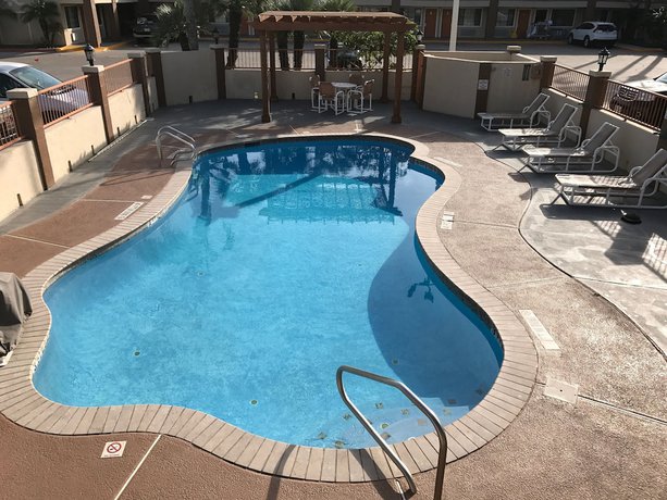 Imagen de la piscina del Hotel Texas Inn And Suites. Foto 19
