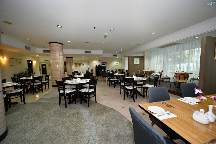 Imagen del bar/restaurante del Hotel Tf Riverside. Foto 3