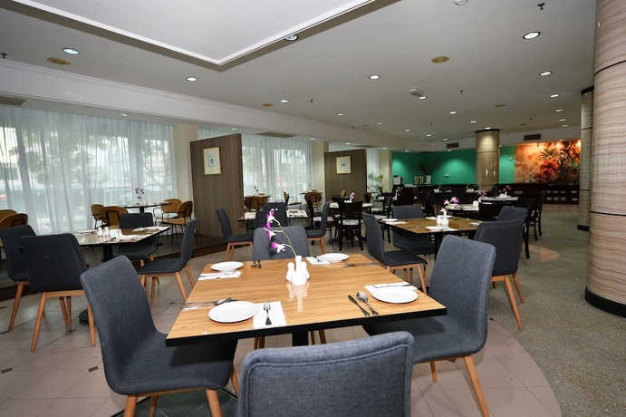 Imagen del bar/restaurante del Hotel Tf Riverside. Foto 4