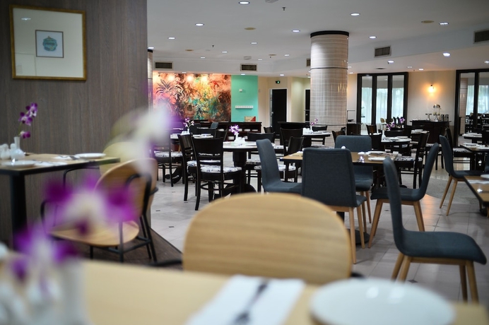Imagen del bar/restaurante del Hotel Tf Riverside. Foto 6