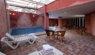 Imagen de la piscina del Hotel Tghat Fès. Foto 8