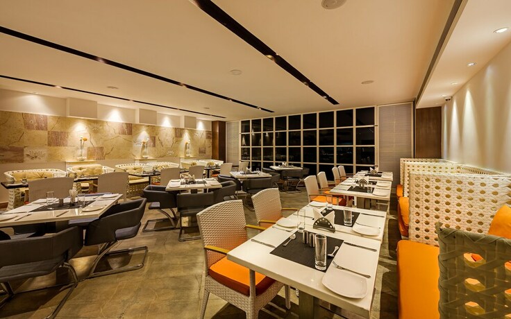 Imagen del bar/restaurante del Hotel Tgi Grand Fortuna. Foto 17