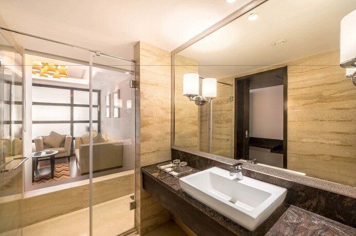 Imagen de la habitación del Hotel Tgi Grand Fortuna. Foto 27