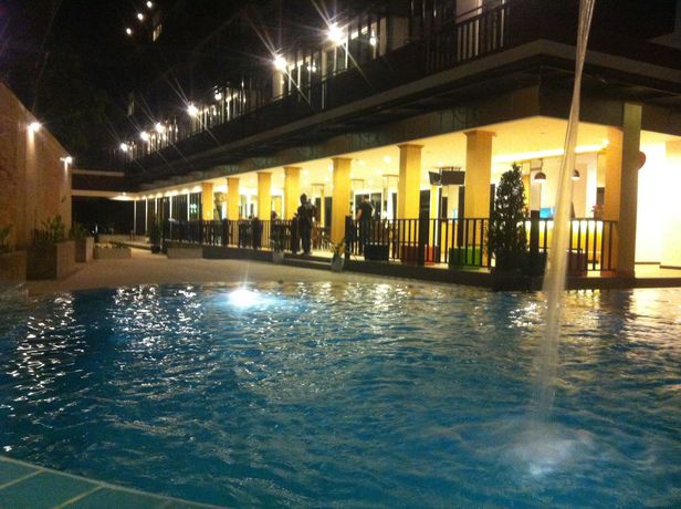 Imagen de la piscina del Hotel Th Beach. Foto 16