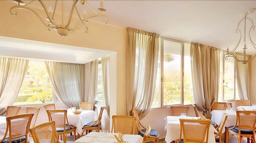 Imagen del bar/restaurante del Hotel Th Ortano - Ortano Mare Village. Foto 4