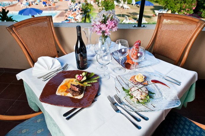Imagen del bar/restaurante del Hotel Th Ortano - Ortano Mare Village. Foto 5