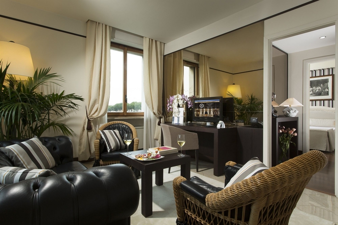 Imagen de los interiores del Hotel Th Roma - Carpegna Palace. Foto 16