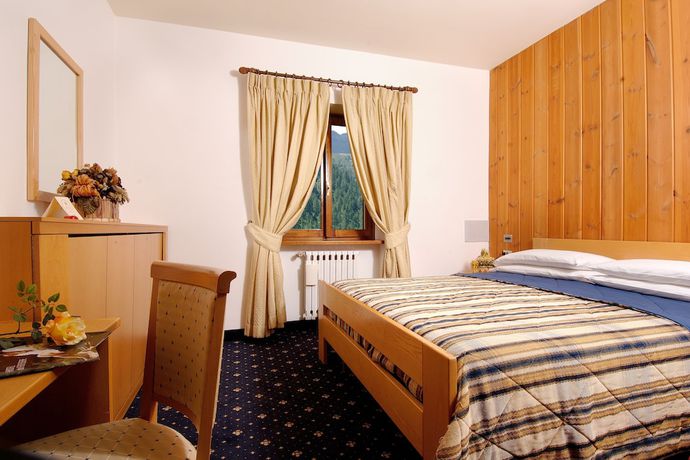 Imagen de la habitación del Hotel Th San Pellegrino Monzoni. Foto 4