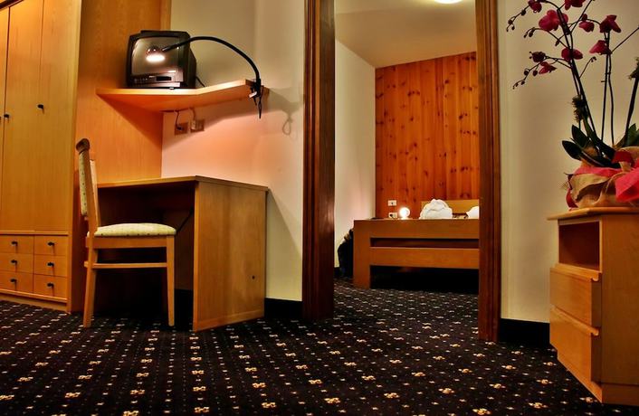 Imagen de la habitación del Hotel Th San Pellegrino Monzoni. Foto 12