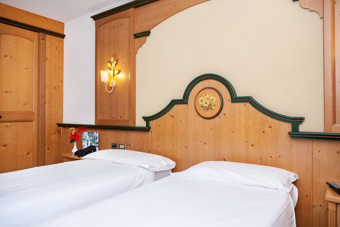 Imagen de la habitación del Hotel Th San Pellegrino Monzoni. Foto 15