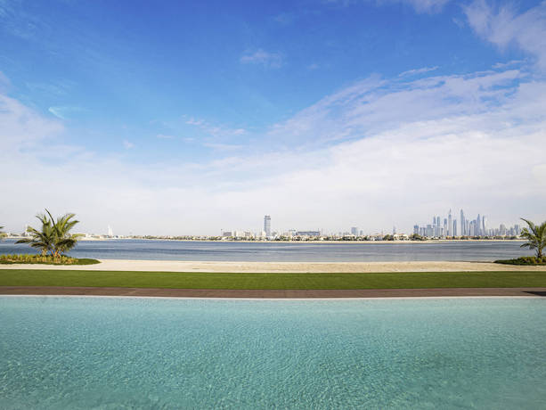 Imagen general del Hotel Th8 Palm Dubai Beach Resort Vignette Collection. Foto 3