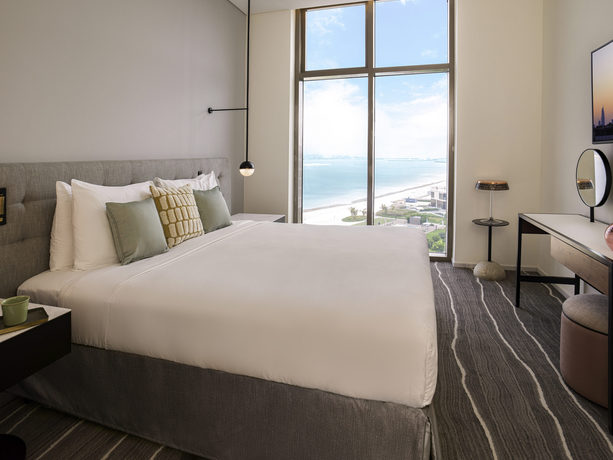 Imagen general del Hotel Th8 Palm Dubai Beach Resort Vignette Collection. Foto 6