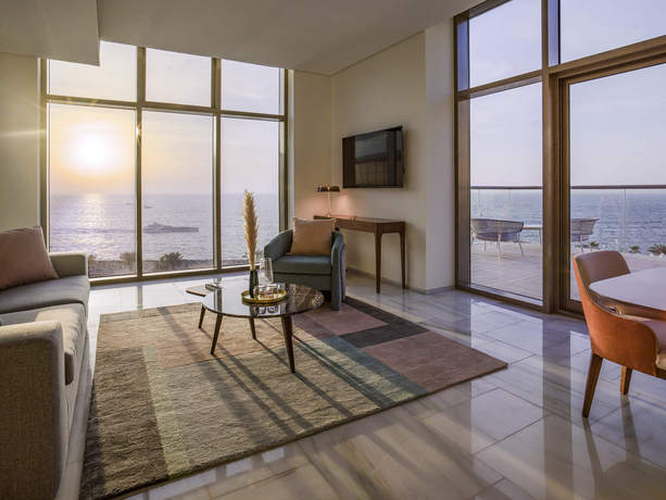 Imagen general del Hotel Th8 Palm Dubai Beach Resort Vignette Collection. Foto 8