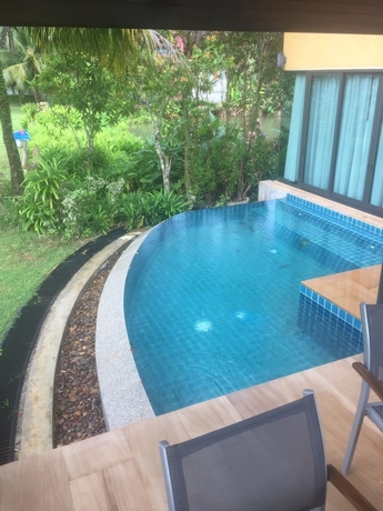Imagen de la piscina del Hotel Tha Lane Bay Villa. Foto 19