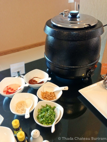 Imagen del bar/restaurante del Hotel Thada Chateau. Foto 3