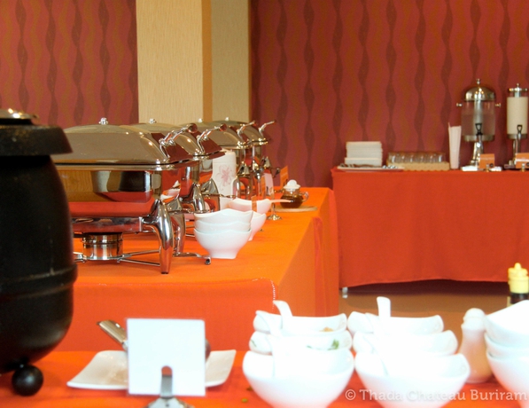 Imagen del bar/restaurante del Hotel Thada Chateau. Foto 4