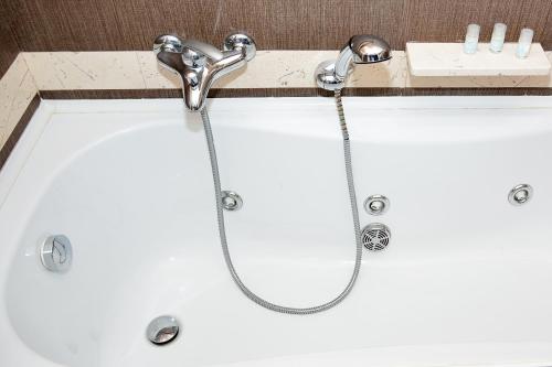 Imagen de la habitación del Hotel Th&agrave;las Club. Foto 7