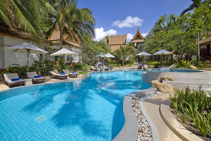 Imagen de la piscina del Hotel Thai House Beach Resort. Foto 10