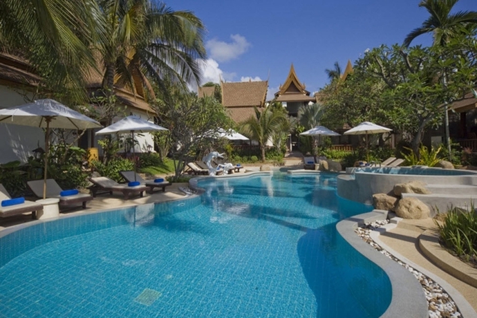 Imagen de la piscina del Hotel Thai House Beach Resort. Foto 13
