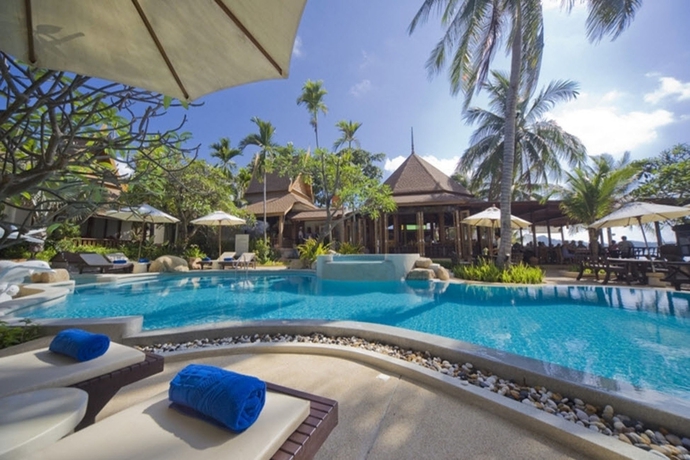 Imagen de la piscina del Hotel Thai House Beach Resort. Foto 15