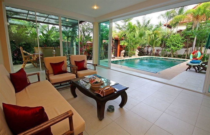 Imagen de la piscina del Hotel Thai Thani Pool Villa Resort. Foto 8