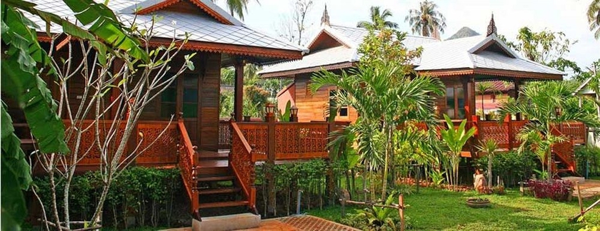 Imagen de los exteriores del Hotel Thai Villa Resort. Foto 5