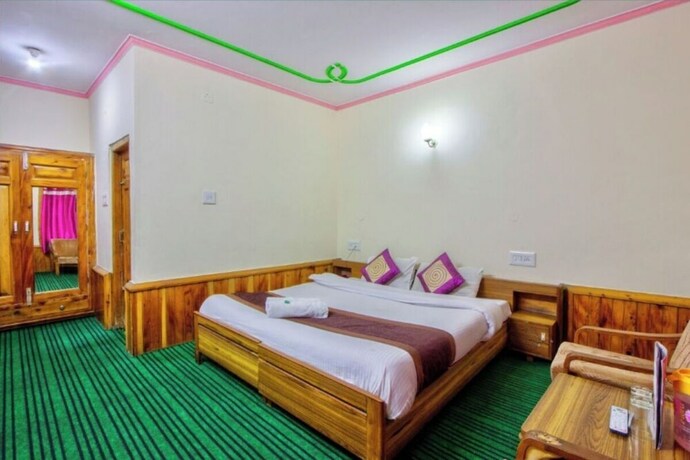 Imagen de la habitación del Hotel Thakur. Foto 9
