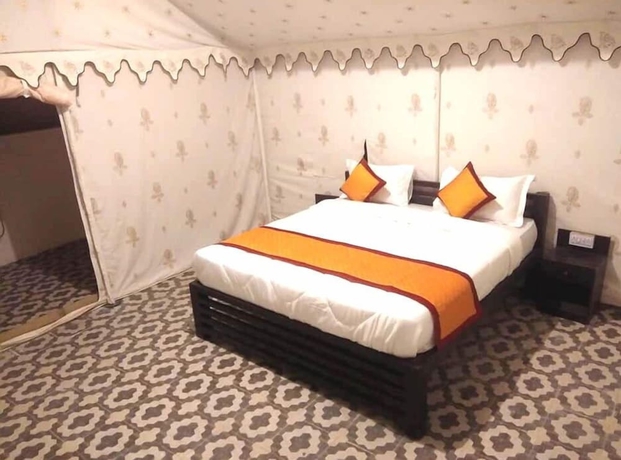 Imagen de la habitación del Hotel Thakur Ji Resort. Foto 11