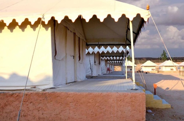 Imagen de la habitación del Hotel Thakur Ji Resort. Foto 13