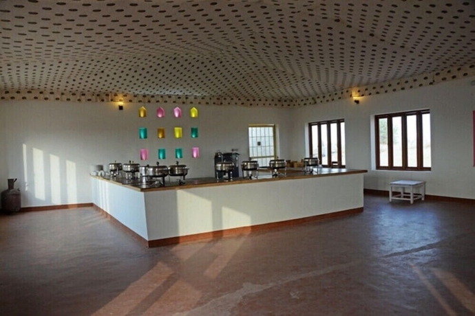 Imagen del bar/restaurante del Hotel Thakur Ji Resort. Foto 10