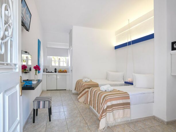 Imagen de la habitación del Hotel Thalasea Kimolos. Foto 14