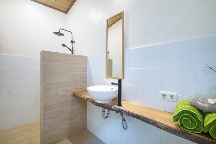 Imagen de la habitación del Hotel Thalassa Dive and Wellbeing Resort Manado. Foto 11