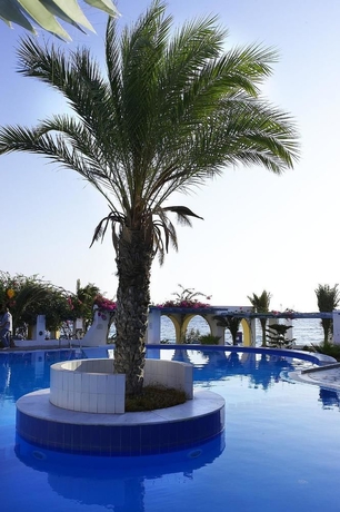 Imagen de la piscina del Hotel Thalassa, Kamari. Foto 12